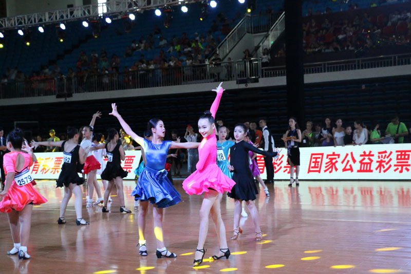 张华君会长履职颁奖共赏彭城银龄舞韵芳华(图1)